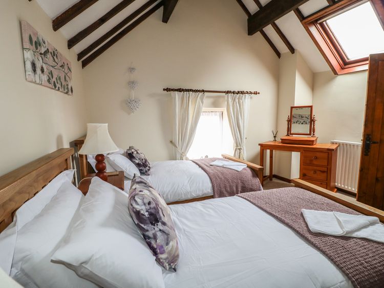 The Cottage, listing photograph 12