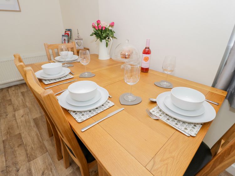 5 Ceirnioge Cottages, listing photograph 4