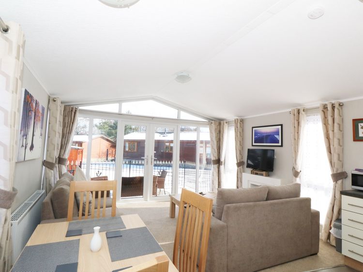 32 Cruachan Lodge, listing photograph 7