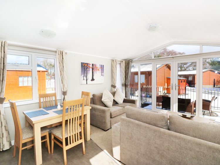 32 Cruachan Lodge, listing photograph 5