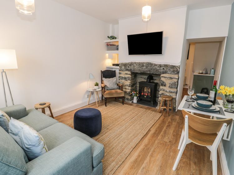 Llys Madoc, listing photograph 3