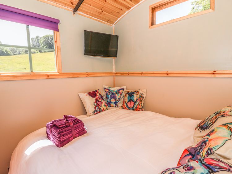 Railway Carriage, listing photograph 5