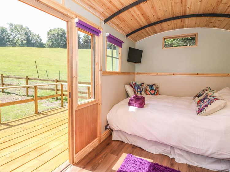 Railway Carriage, listing photograph 7