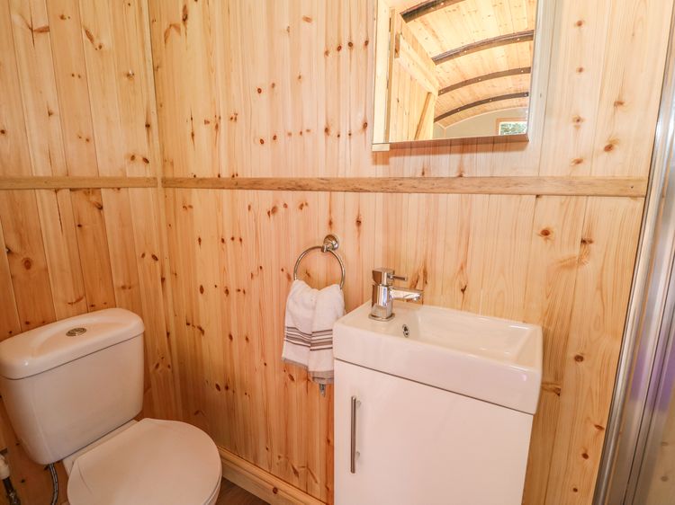 Railway Carriage, listing photograph 9