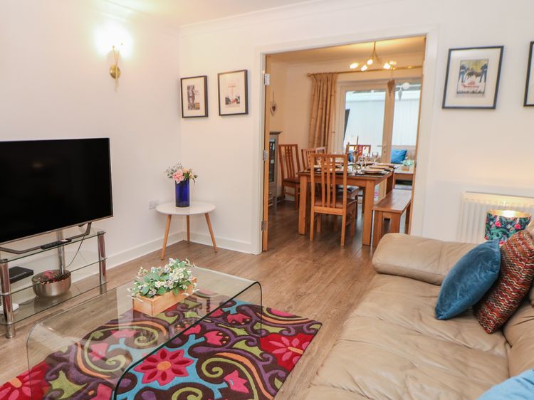 2 Carr Farm Close, listing photograph 3