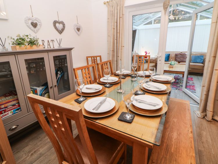 2 Carr Farm Close, listing photograph 5