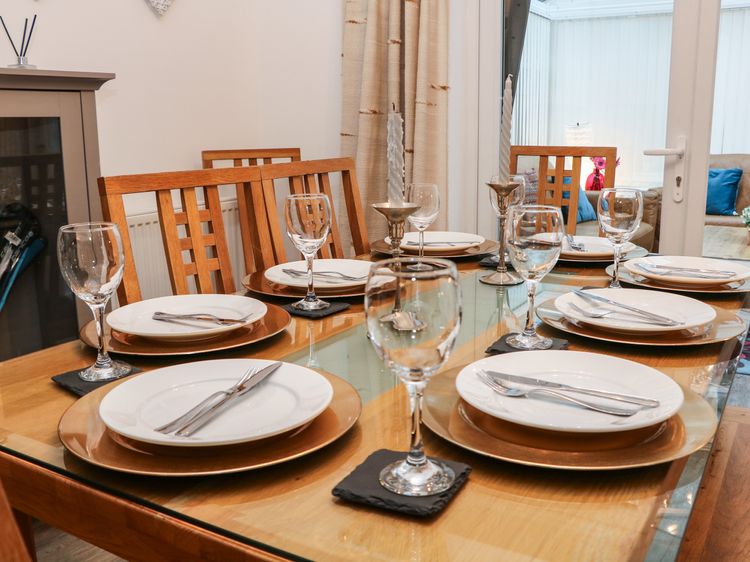 2 Carr Farm Close, listing photograph 6