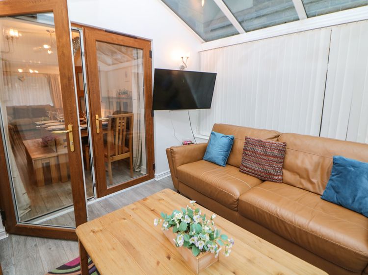 2 Carr Farm Close, listing photograph 7