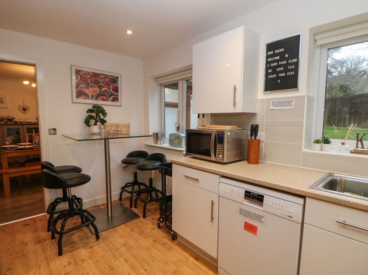 2 Carr Farm Close, listing photograph 9