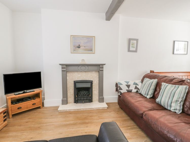22 Uppergate Street, listing photograph 2