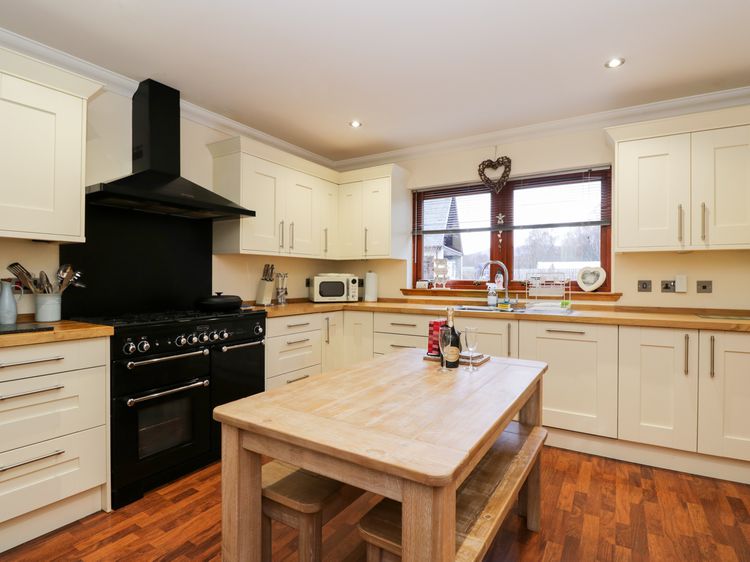 Riverbank House, listing photograph 10
