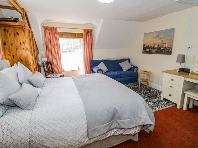 The Nook, listing photograph 9