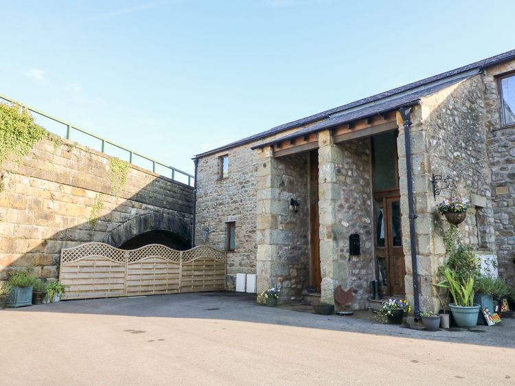 1 Netherbeck Barn, listing photograph 2