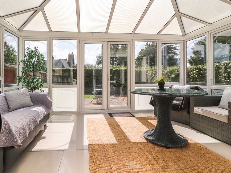 Palm Court, listing photograph 3