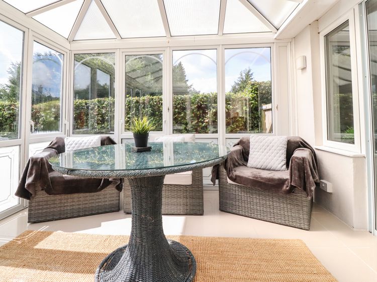 Palm Court, listing photograph 4