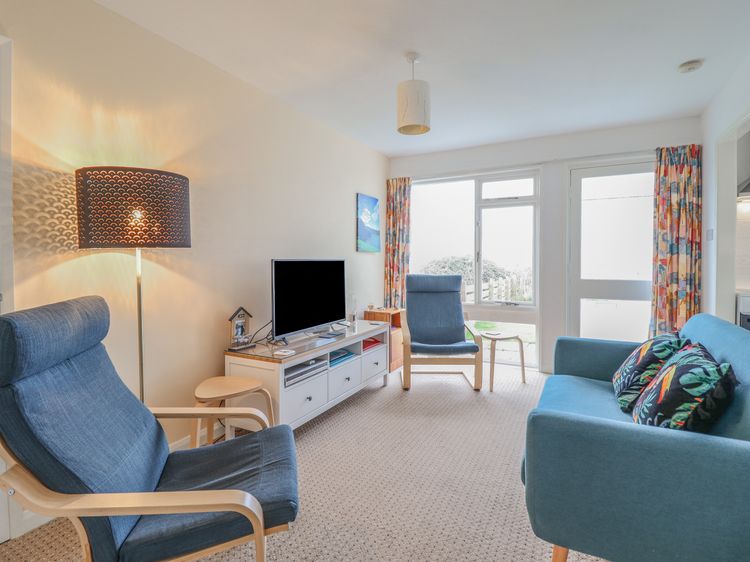 48 Glan Y Mor, listing photograph 2