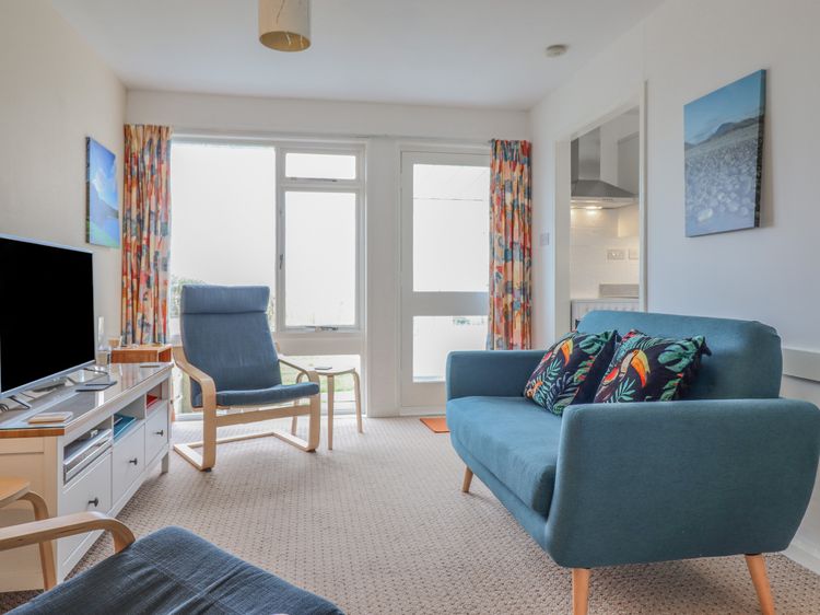 48 Glan Y Mor, listing photograph 3