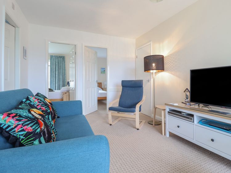 48 Glan Y Mor, listing photograph 5