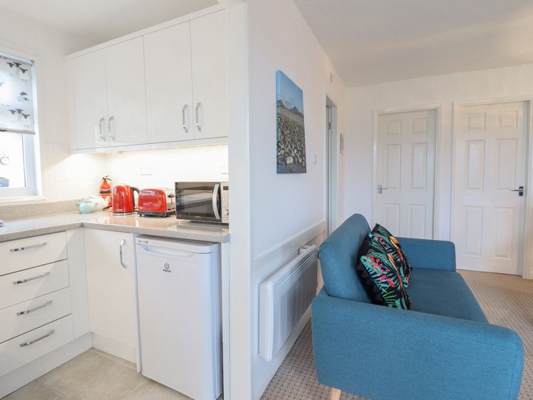 48 Glan Y Mor, listing photograph 4