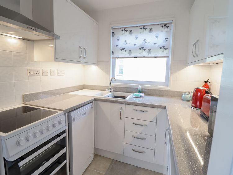 48 Glan Y Mor, listing photograph 6