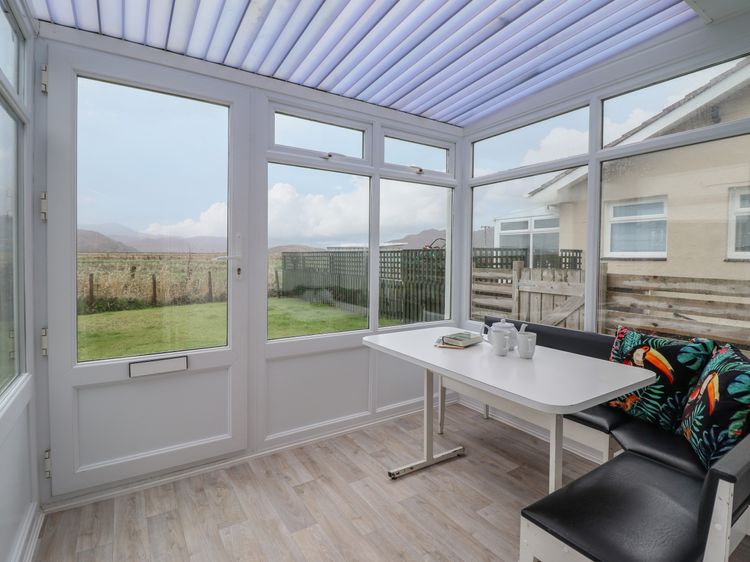 48 Glan Y Mor, listing photograph 7
