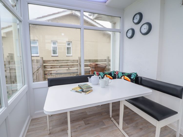 48 Glan Y Mor, listing photograph 8