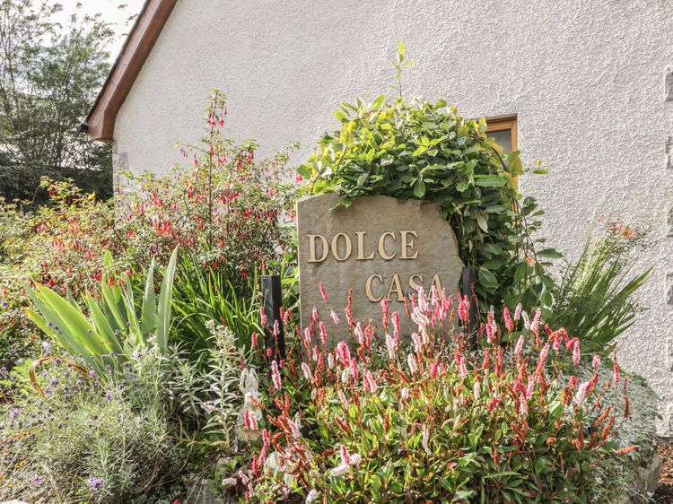 Dolce Casa, listing photograph 2