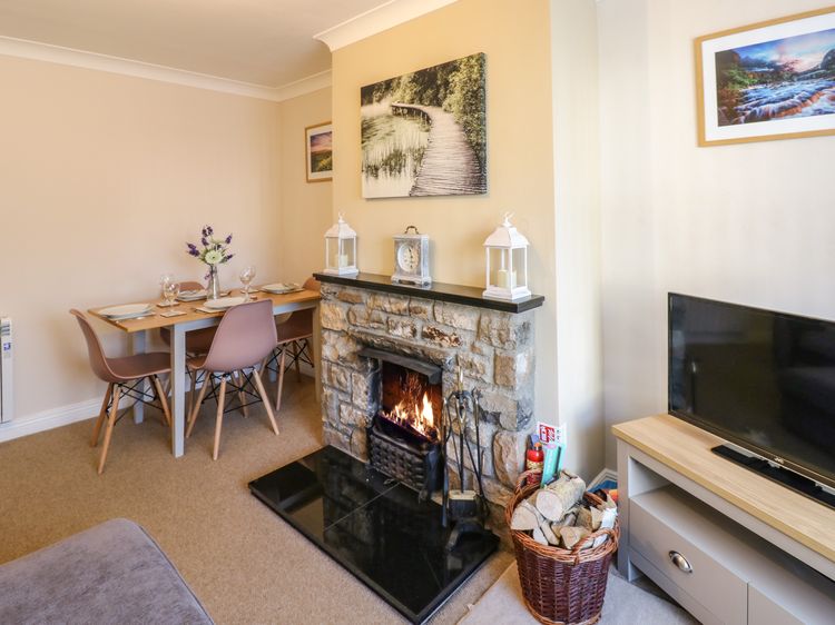10 Old School Close, listing photograph 4