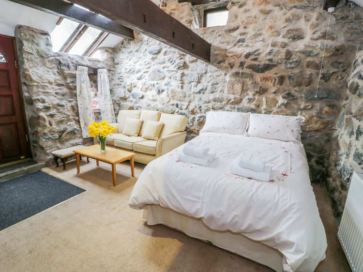 Waterfall Cottage, listing photograph 4