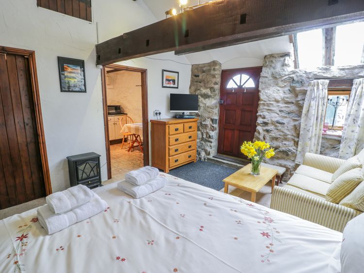 Waterfall Cottage, listing photograph 6