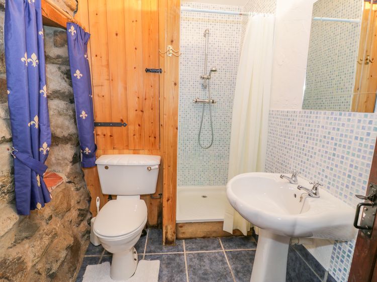 Waterfall Cottage, listing photograph 10