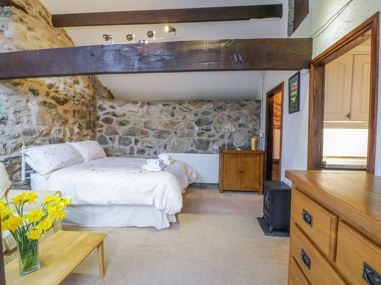 Waterfall Cottage, listing photograph 3