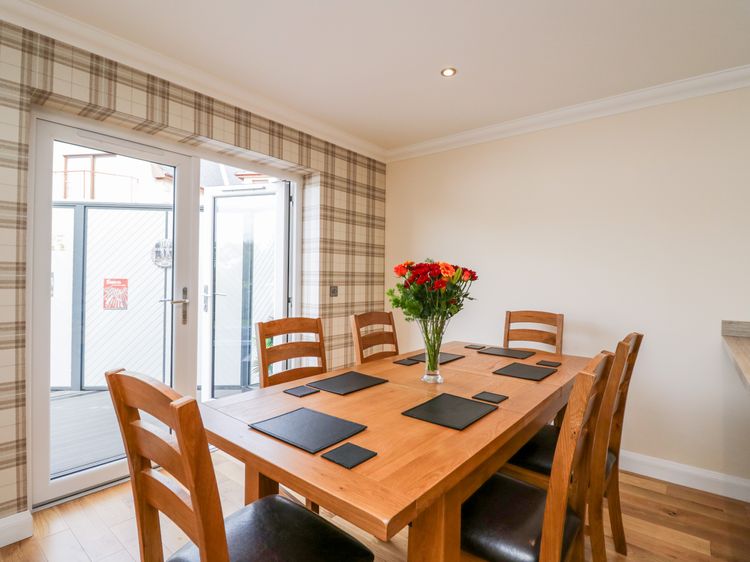 Emsa House, listing photograph 8
