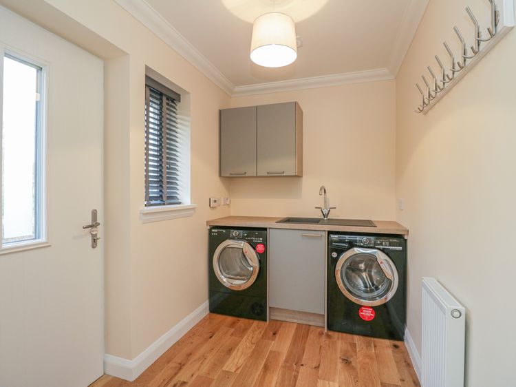 Emsa House, listing photograph 9