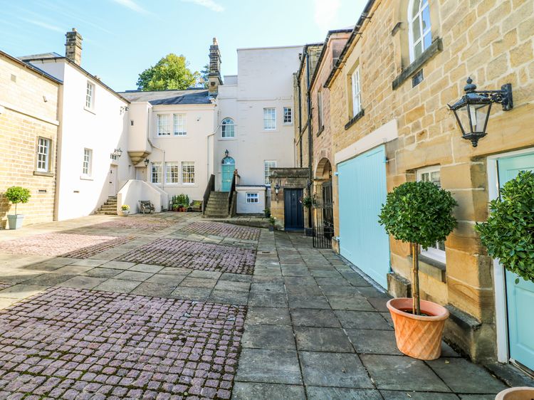 Castle Hill, listing photograph 3