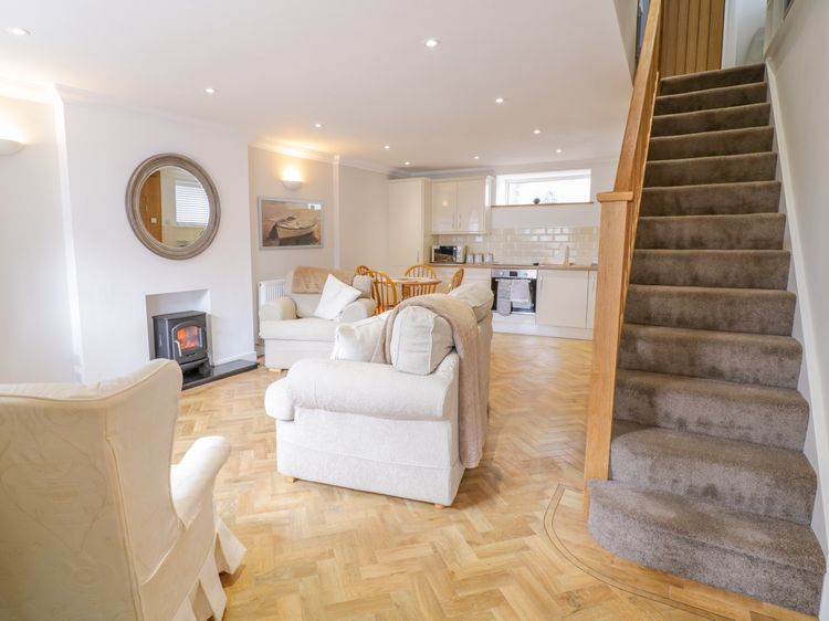 14 Tudno Street, listing photograph 4