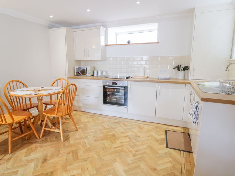 14 Tudno Street, listing photograph 10