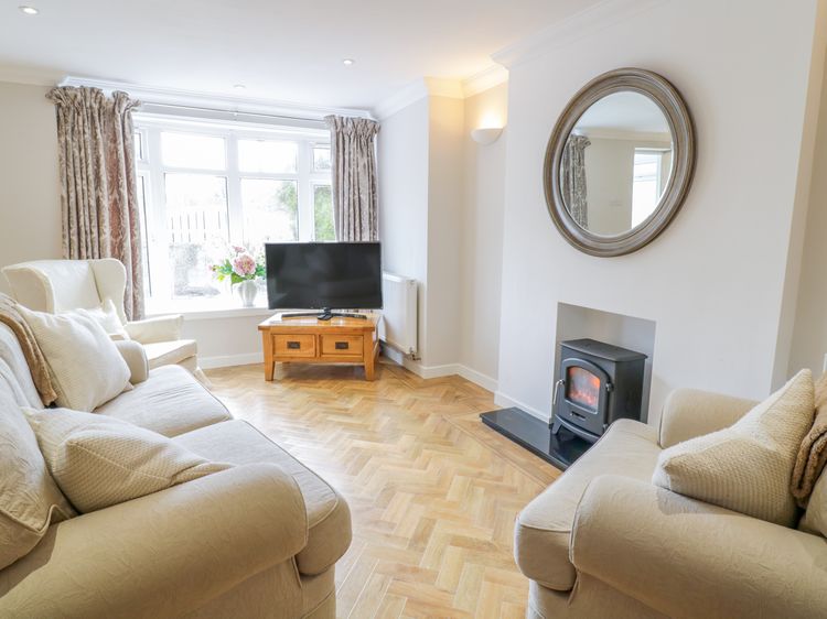 14 Tudno Street, listing photograph 6