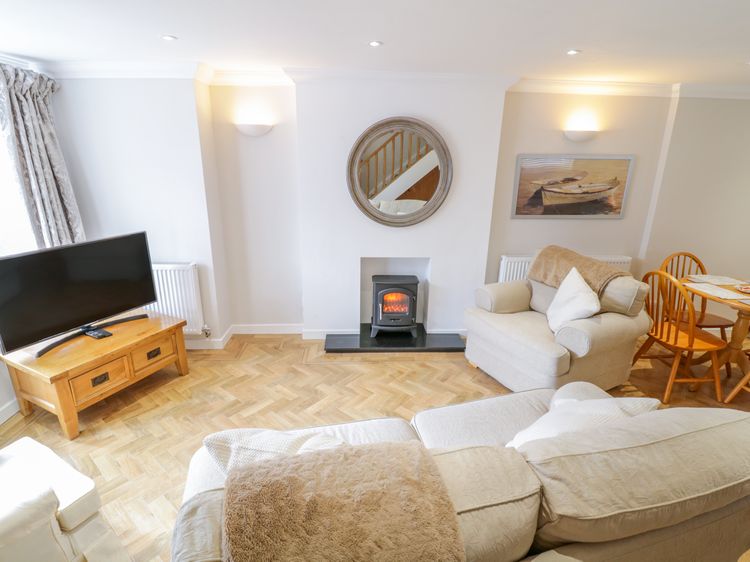 14 Tudno Street, listing photograph 3