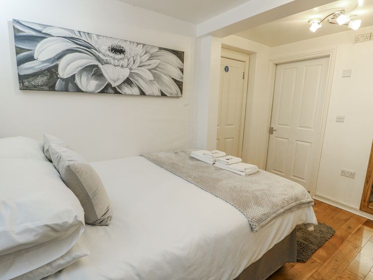 Preswylfa Apartment, listing photograph 11