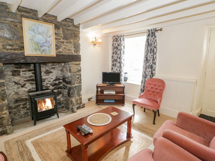 Tudor Cottage, listing photograph 3