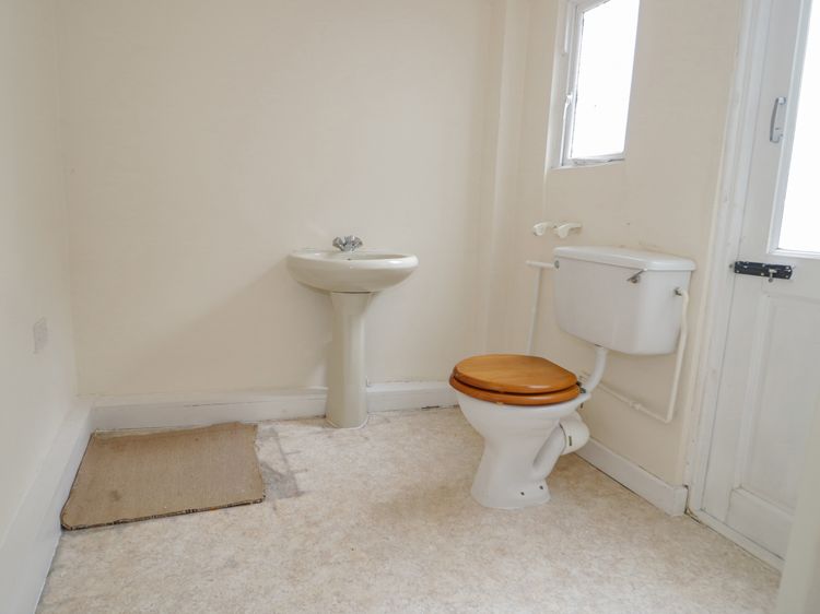 Tudor Cottage, listing photograph 11